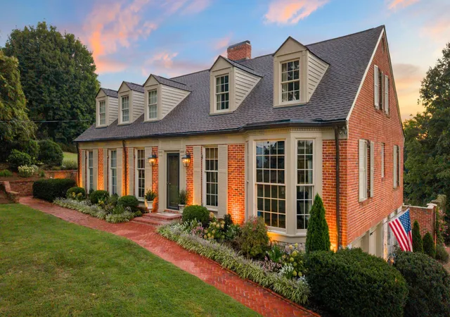 Photo 1 of Mansion for sale at 700 South Crst Rd, Chattanooga, TN 37404 | MLS# 3601401 | Listing updated on 2026-09-26