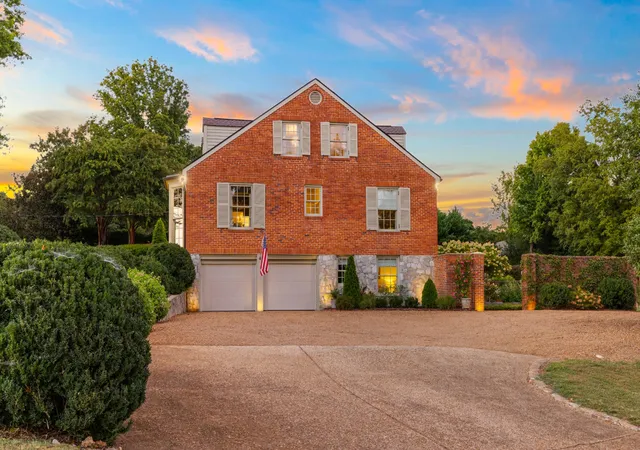 Photo 2 of Mansion for sale at 700 South Crst Rd, Chattanooga, TN 37404 | MLS# 3601401 | Listing updated on 2026-09-26