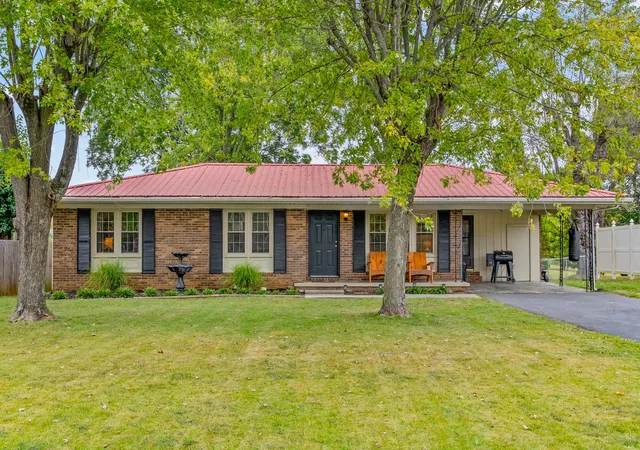 Photo 2 of Single family home for sale at 426 Colonial Ter, Hopkinsville, KY 42240 | MLS# 3601421 | Listing updated on 2026-09-25
