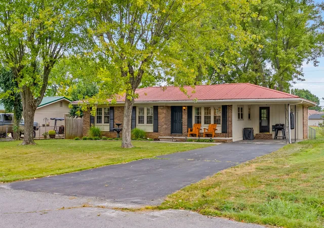 Photo 3 of Single family home for sale at 426 Colonial Ter, Hopkinsville, KY 42240 | MLS# 3601421 | Listing updated on 2026-09-25