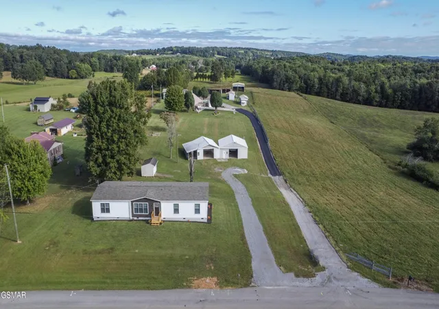 Photo 3 of Manufactured home for sale at 325 Co Rd 312, Sweetwater, TN 37874 | MLS# 3601425 | Listing updated on 2026-09-25