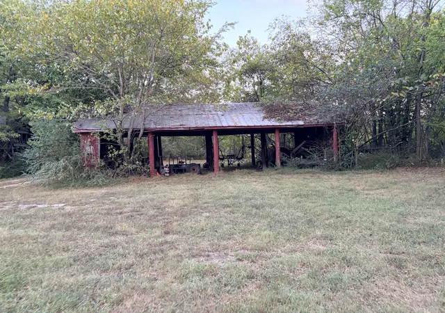 Photo 4 of Sale Pending at 5303 Old Hwy 431, Greenbrier, TN 37073 | MLS# 3601703 | Listing updated on 2026-09-29