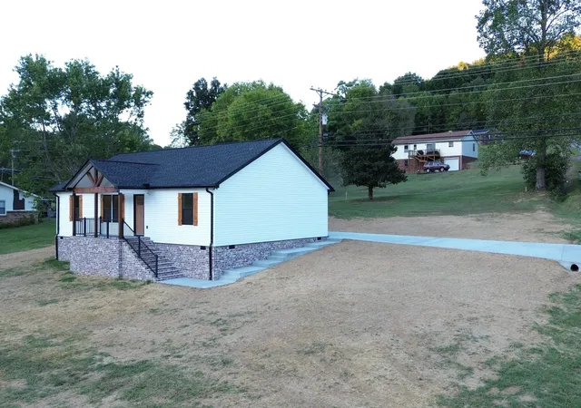 Photo 3 of Single family home for sale at 168 Turkey Crk Hwy, Carthage, TN 37030 | MLS# 3601534 | Listing updated on 2026-10-06