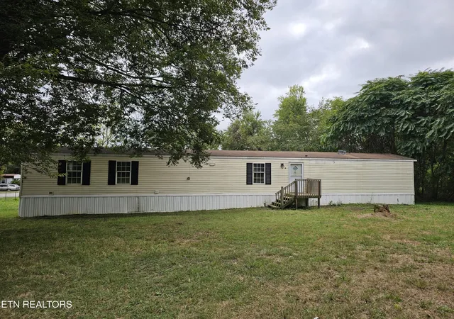 Photo 1 of Manufactured home for sale at 627 W Strang St, Rockwood, TN 37854 | MLS# 3601485 | Listing updated on 2026-09-26