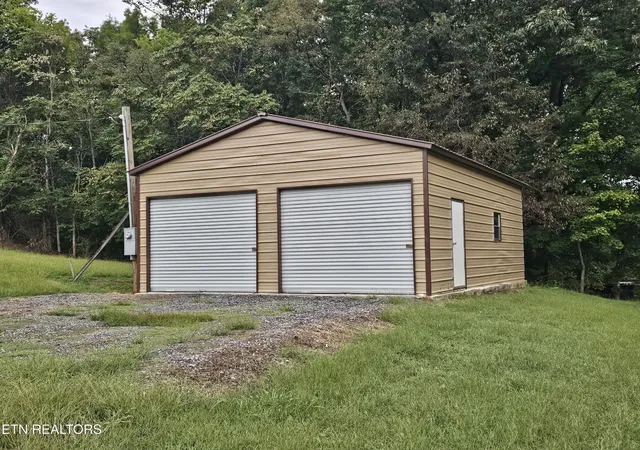 Photo 3 of Sale Pending at 2694 White Oak Grv Rd, Morristown, TN 37813 | MLS# 3601494 | Listing updated on 2026-09-30