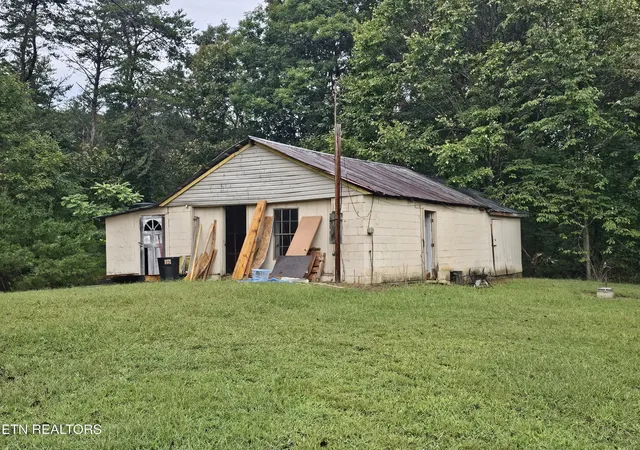 Photo 3 of Sale Pending at 2694 White Oak Grv Rd, Morristown, TN 37813 | MLS# 3601494 | Listing updated on 2026-09-30