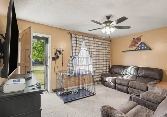 Photo 2 of Single family home for sale at 1511 Linden Dr, Clarksville, TN 37042 | MLS# 3602949 | Listing updated on 2026-09-30