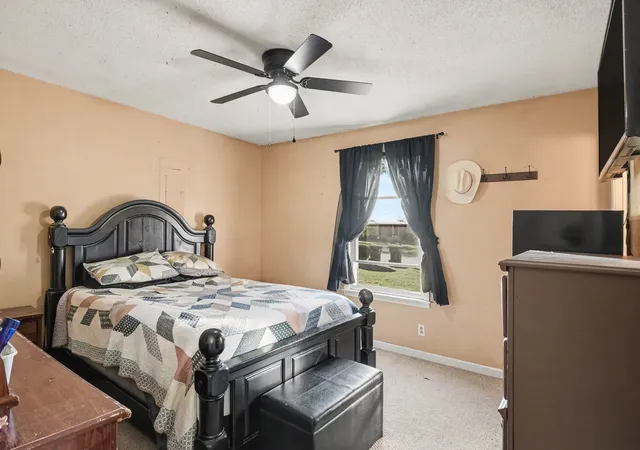Photo 3 of Single family home for sale at 1511 Linden Dr, Clarksville, TN 37042 | MLS# 3602949 | Listing updated on 2026-09-30