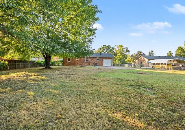 Photo 4 of Single family home for sale at 1511 Linden Dr, Clarksville, TN 37042 | MLS# 3602949 | Listing updated on 2026-09-30