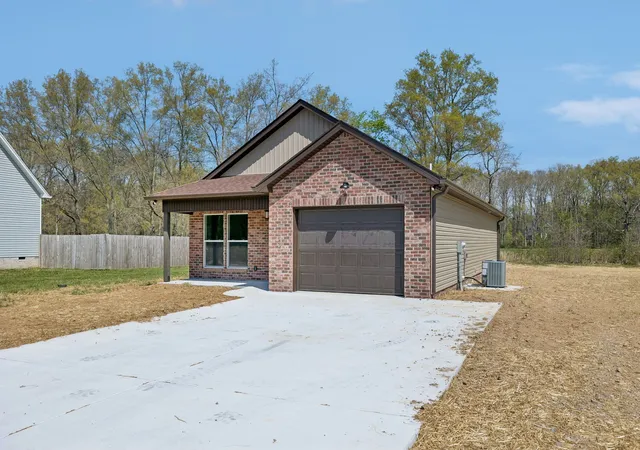 Photo 2 of Single family home for sale at 242 Green Meadow Dr, Smithville, TN 37166 | MLS# 3610230 | Listing updated on 2026-10-27
