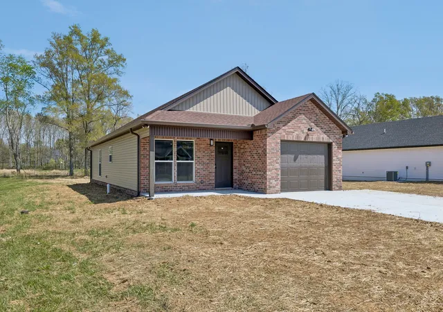 Photo 3 of Single family home for sale at 242 Green Meadow Dr, Smithville, TN 37166 | MLS# 3610230 | Listing updated on 2026-10-27