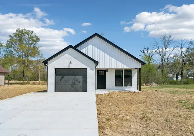 Photo 2 of Single family home for sale at 190 Green Meadow Dr, Smithville, TN 37166 | MLS# 3610229 | Listing updated on 2026-10-02