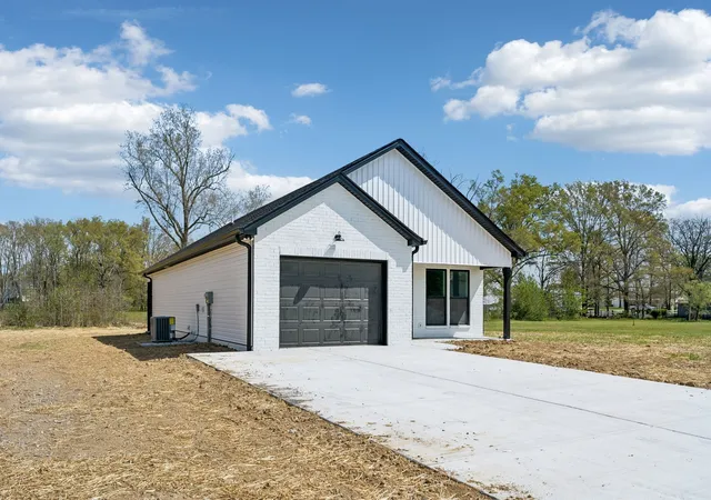 Photo 3 of Single family home for sale at 190 Green Meadow Dr, Smithville, TN 37166 | MLS# 3610229 | Listing updated on 2026-10-02