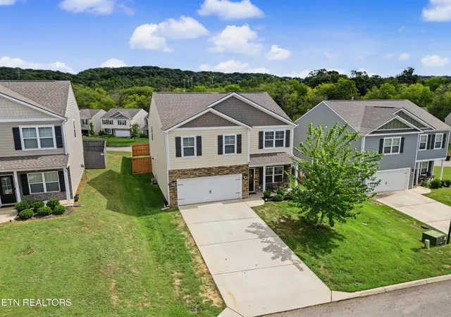 Photo 3 of Single family home for sale at 1121 Mill Crk Dr, Loudon, TN 37774 | MLS# 3601550 | Listing updated on 2026-09-28