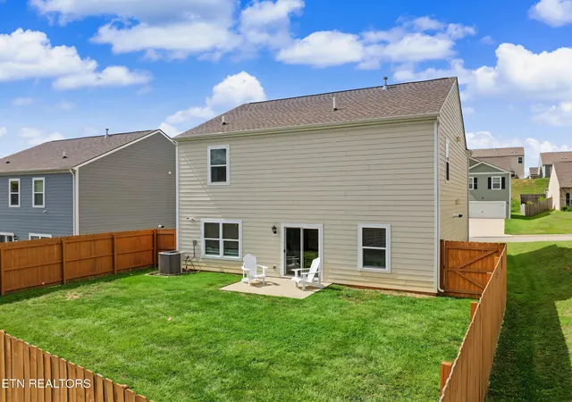 Photo 4 of Single family home for sale at 1121 Mill Crk Dr, Loudon, TN 37774 | MLS# 3601550 | Listing updated on 2026-09-28