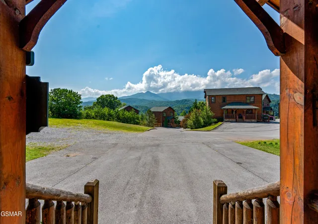 Photo 2 of Single family home for sale at 770 Park Vista Way, Gatlinburg, TN 37738 | MLS# 3601564 | Listing updated on 2026-10-08