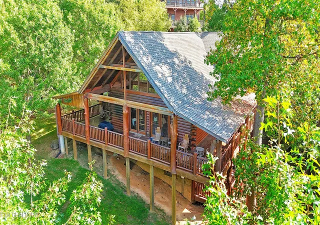 Photo 1 of Single family home for sale at 3620 Moonshine Way, Gatlinburg, TN 37738 | MLS# 3601614 | Listing updated on 2026-10-01