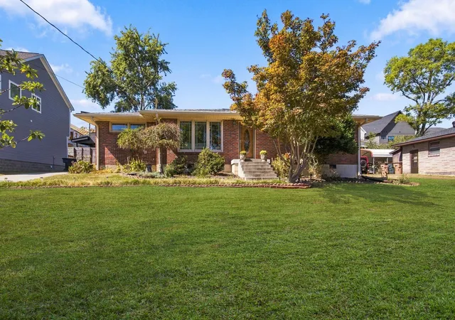 Photo 2 of Single family home for sale at 904 Mitchell Rd, Nashville, TN 37206 | MLS# 3604010 | Listing updated on 2026-10-05