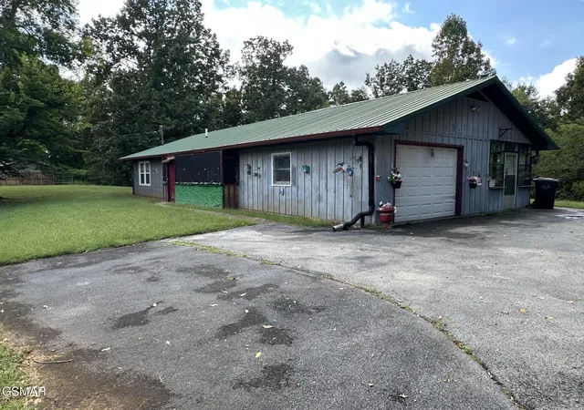 Photo 1 of Single family home for sale at 1020 Tramel Rd, Sevierville, TN 37862 | MLS# 3601628 | Listing updated on 2026-09-26