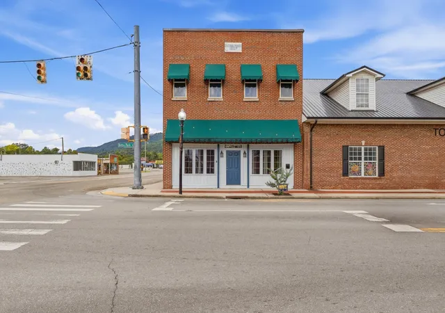 Photo 1 of Single family home for sale at 33 Courthouse Sq, Jasper, TN 37347 | MLS# 3601637 | Listing updated on 2026-09-26
