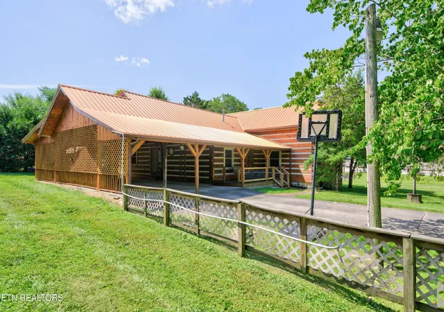 Photo 3 of Single family home for sale at 106 W Crawford Ave, Monterey, TN 38574 | MLS# 3601647 | Listing updated on 2026-09-26