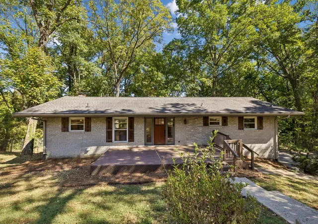 Photo 2 of Single family home for sale at 920 Rodney Dr, Nashville, TN 37205 | MLS# 3601661 | Listing updated on 2026-10-06