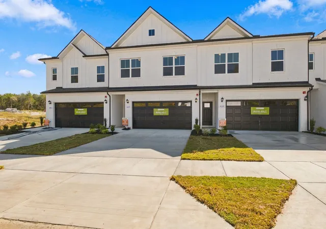 Photo 3 of Townhouse for sale at 405 Kingsbury Dr, Gallatin, TN 37066 | MLS# 3601651 | Listing updated on 2026-10-07