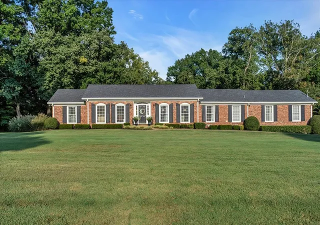 Photo 2 of Single family home for sale at 303 Ellington Dr, Franklin, TN 37064 | MLS# 3601784 | Listing updated on 2026-10-02