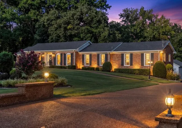 Photo 3 of Single family home for sale at 303 Ellington Dr, Franklin, TN 37064 | MLS# 3601784 | Listing updated on 2026-10-02