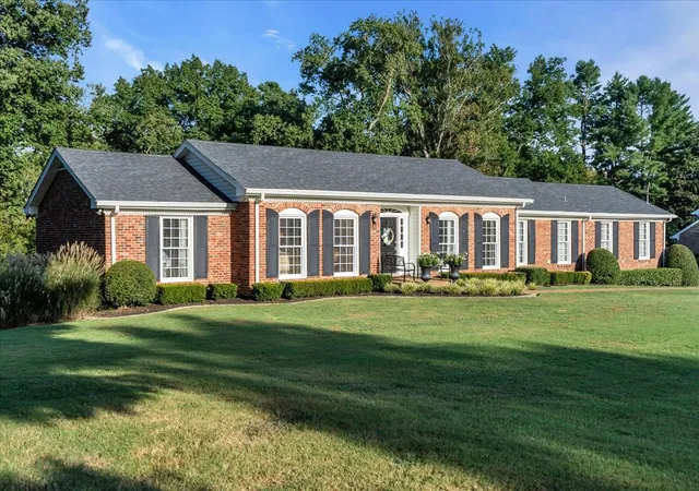 Photo 3 of Single family home for sale at 303 Ellington Dr, Franklin, TN 37064 | MLS# 3601784 | Listing updated on 2026-10-02