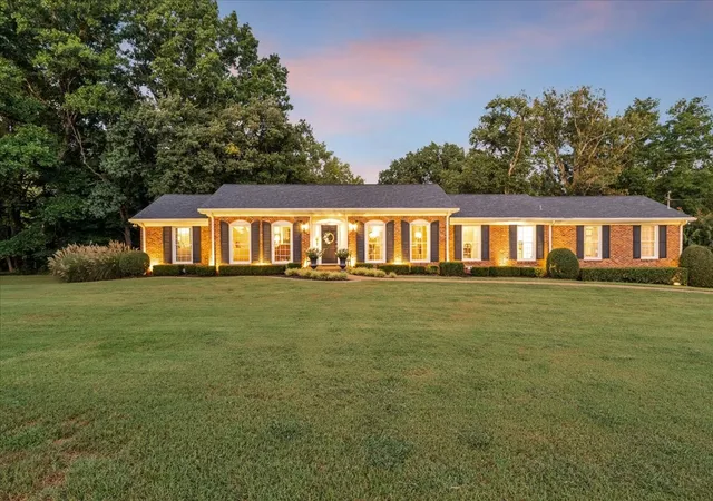 Photo 4 of Single family home for sale at 303 Ellington Dr, Franklin, TN 37064 | MLS# 3601784 | Listing updated on 2026-10-02