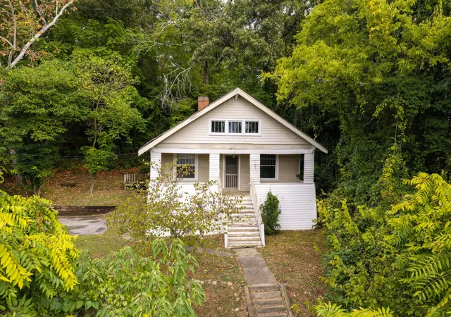 Photo 1 of Single family home for sale at 107 S Seminole Dr, Chattanooga, TN 37411 | MLS# 3601671 | Listing updated on 2026-09-26