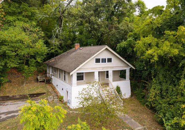 Photo 2 of Single family home for sale at 107 S Seminole Dr, Chattanooga, TN 37411 | MLS# 3601671 | Listing updated on 2026-09-26
