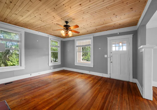 Photo 4 of Single family home for sale at 107 S Seminole Dr, Chattanooga, TN 37411 | MLS# 3601671 | Listing updated on 2026-09-26