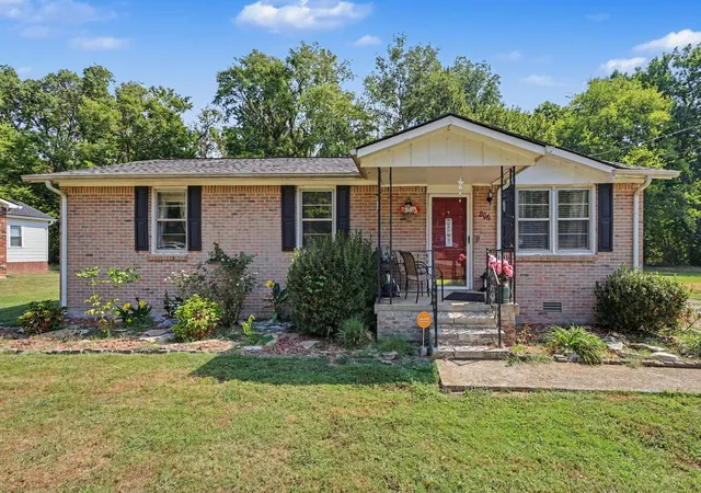 Photo 2 of Single family home for sale at 806 Hughes St, Spring Hill, TN 37174 | MLS# 3604073 | Listing updated on 2026-10-01