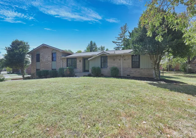 Photo 1 of Single family home for sale at 102 Paradise Dr, Hendersonville, TN 37075 | MLS# 3603502 | Listing updated on 2026-10-01