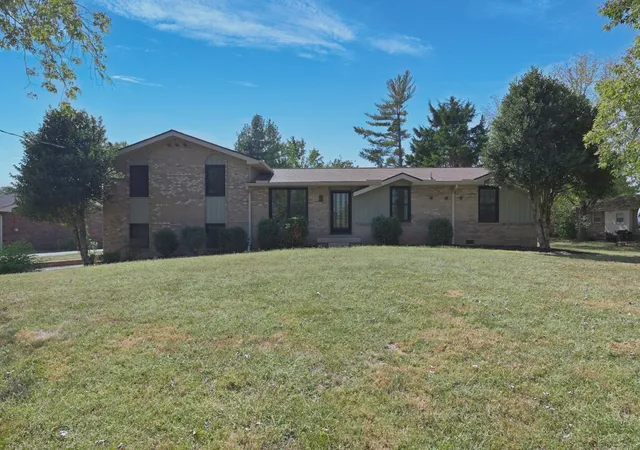 Photo 2 of Single family home for sale at 102 Paradise Dr, Hendersonville, TN 37075 | MLS# 3603502 | Listing updated on 2026-10-01