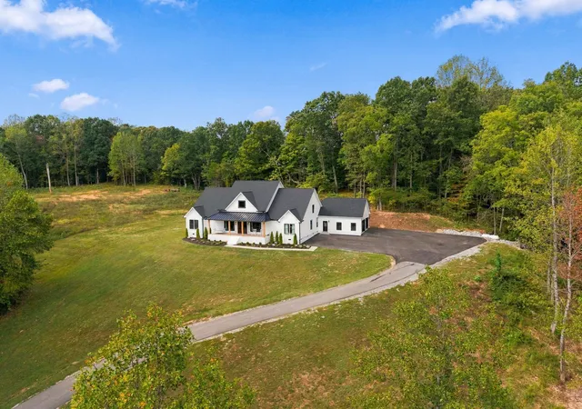 Photo 3 of Single family home for sale at 112 Berry Rd, Dickson, TN 37055 | MLS# 3602261 | Listing updated on 2026-10-29