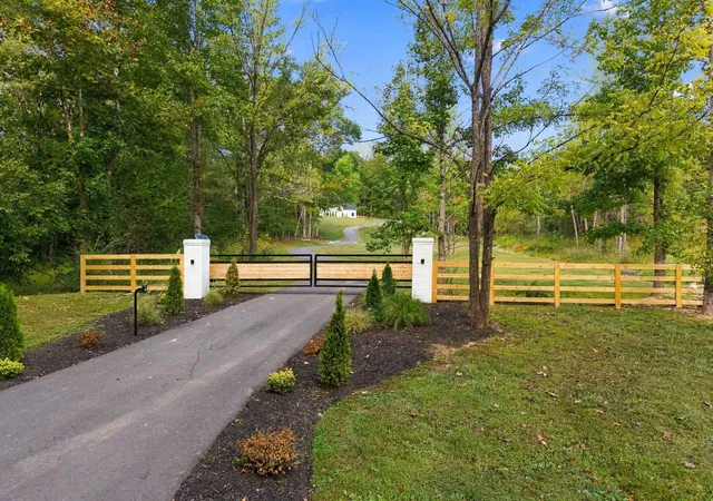 Photo 4 of Single family home for sale at 112 Berry Rd, Dickson, TN 37055 | MLS# 3602261 | Listing updated on 2026-10-29