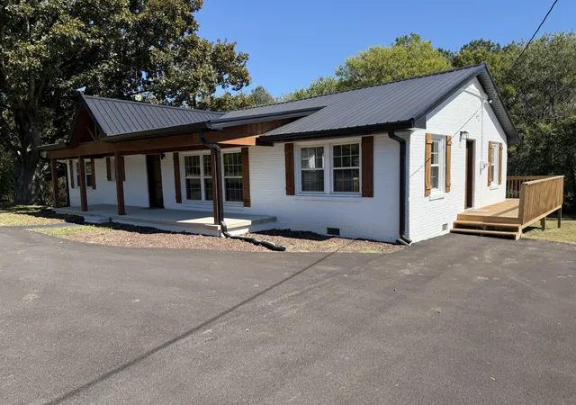 Photo 3 of Single family home for sale at 2464 Highway 43 S, Leoma, TN 38468 | MLS# 3602759 | Listing updated on 2026-10-05