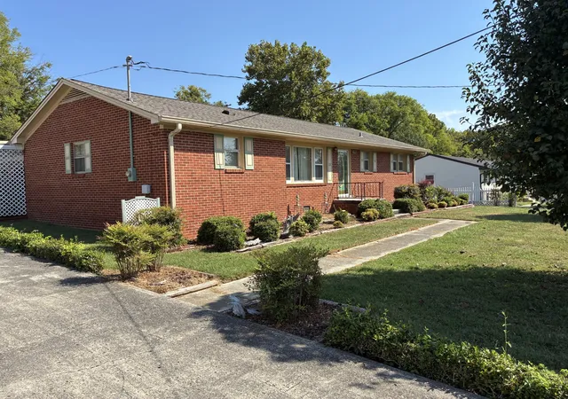 Photo 3 of Single family home for sale at 315 Chestnut Dr, Shelbyville, TN 37160 | MLS# 3601808 | Listing updated on 2026-09-27