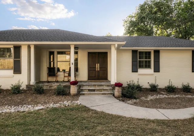 Photo 1 of Single family home for sale at 4629 Shys Hl Rd, Nashville, TN 37215 | MLS# 3614516 | Listing updated on 2026-10-09