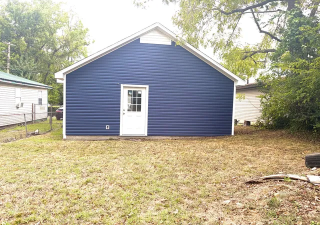 Single family home for sale at 812 Younglove St, Hopkinsville, KY 42240 | MLS# 3601711
