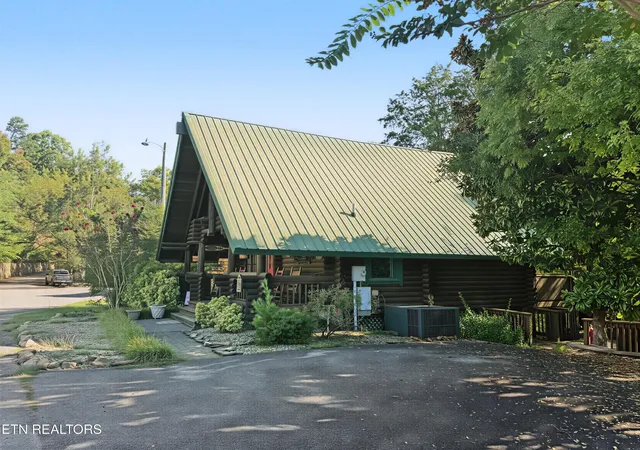 Photo 3 of Single family home for sale at 1020 Walini Way, Sevierville, TN 37876 | MLS# 3601716 | Listing updated on 2026-09-27