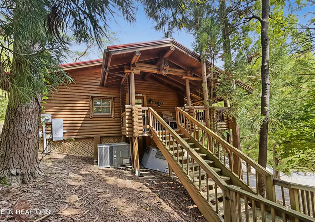 Photo 1 of Single family home for sale at 165 N Smoky Mountain Way, Sevierville, TN 37876 | MLS# 3601717 | Listing updated on 2026-09-27