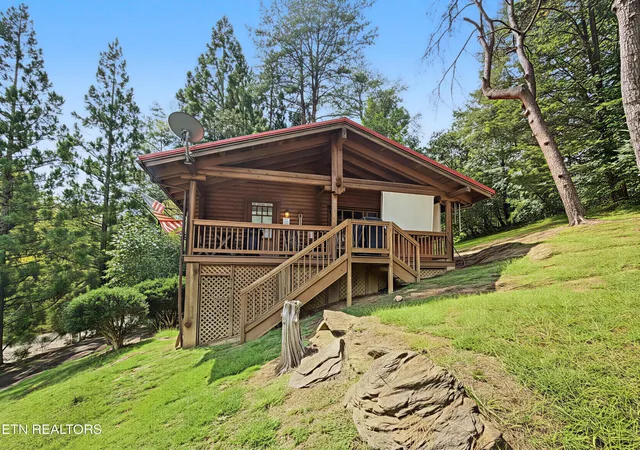 Photo 3 of Single family home for sale at 165 N Smoky Mountain Way, Sevierville, TN 37876 | MLS# 3601717 | Listing updated on 2026-09-27