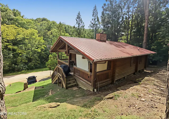 Photo 3 of Single family home for sale at 165 N Smoky Mountain Way, Sevierville, TN 37876 | MLS# 3601717 | Listing updated on 2026-09-27