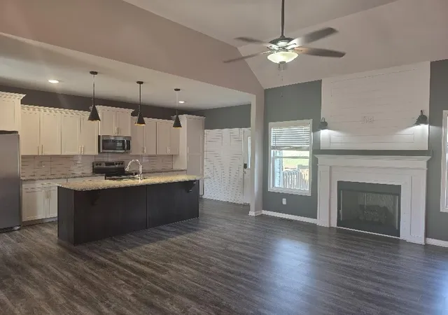 Photo 4 of Single family home for sale at 1505 Redrock Ct, Clarksville, TN 37043 | MLS# 3601718 | Listing updated on 2026-10-28