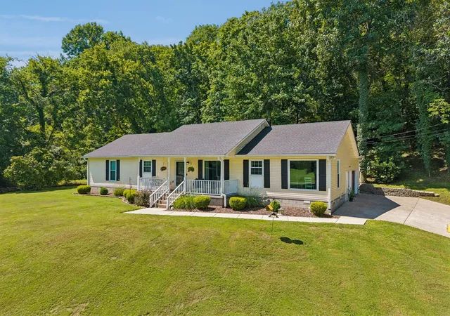 Photo 1 of Single family home for sale at 6923 Nolensville Rd, Brentwood, TN 37027 | MLS# 3611442 | Listing updated on 2026-10-07