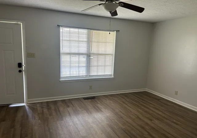 Photo 3 of Single family home for sale at 370 Hugh Hunter Rd, Oak Grove, KY 42262 | MLS# 3601811 | Listing updated on 2026-09-27